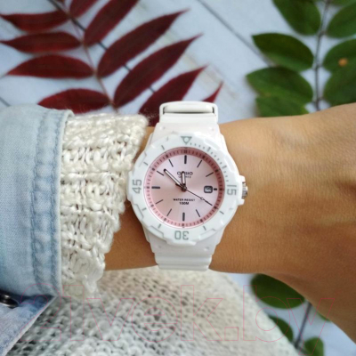 Часы наручные женские Casio LRW-200H-4E3VEF