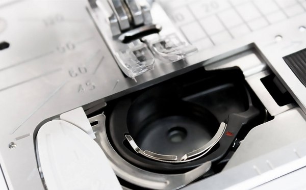 Швейная машина Janome Skyline S3