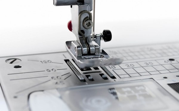 Швейная машина Janome Skyline S3