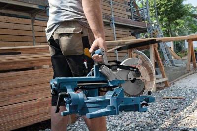 Профессиональная торцовочная пила Bosch GCM 800 SJ