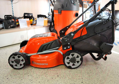Газонокосилка электрическая Husqvarna LC 141C