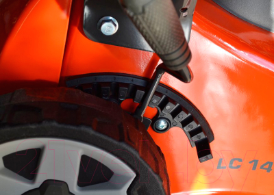 Газонокосилка электрическая Husqvarna LC 141C