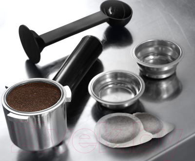 Кофеварка эспрессо DeLonghi Dedica EC685.M