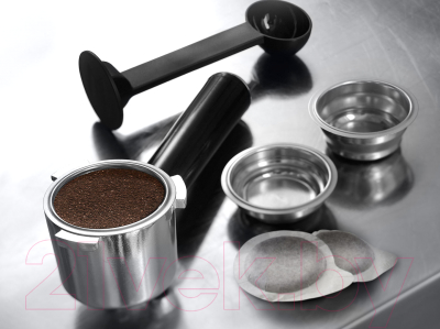 Кофеварка эспрессо DeLonghi Dedica EC685.W