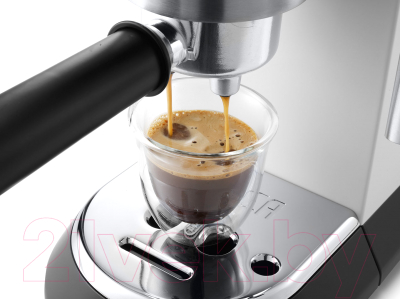 Кофеварка эспрессо DeLonghi Dedica EC685.W