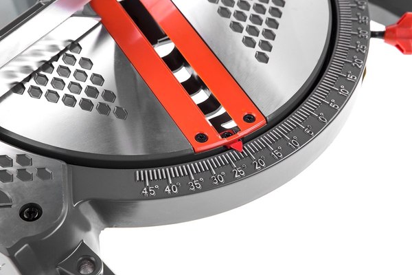 Торцовочная пила Hammer Hammer Flex STL1200/210C