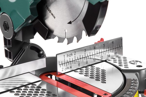 Торцовочная пила Hammer Hammer Flex STL1200/210C