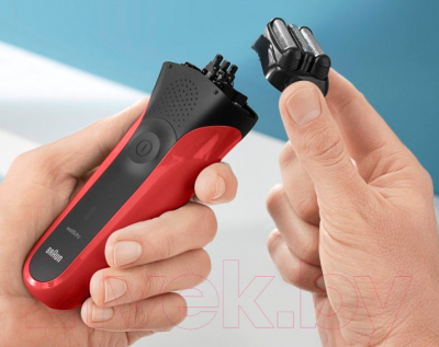 Электробритва Braun Series 3 300TS + чехол / 81645101