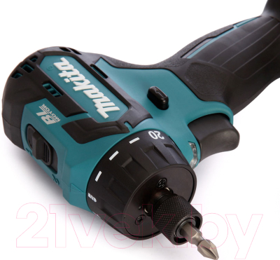 Профессиональный шуруповерт Makita DF032DZ