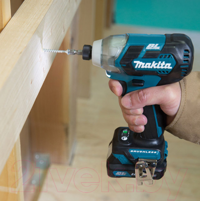 Профессиональный шуруповерт Makita TD111DZ