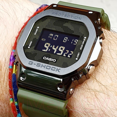 Часы наручные мужские Casio GM-5600B-3ER