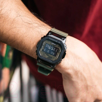 Часы наручные мужские Casio GM-5600B-3ER