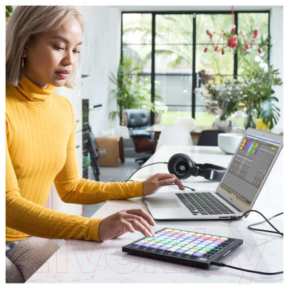 MIDI-контроллер Novation Launchpad Mini MK3