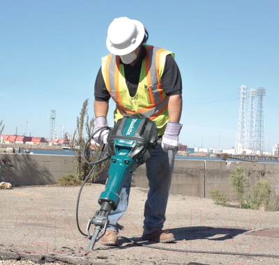 Профессиональный отбойный молоток Makita HM1812