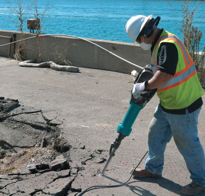 Профессиональный отбойный молоток Makita HM1812