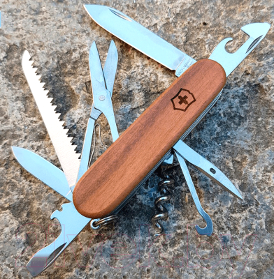 Нож швейцарский Victorinox Huntsman 1.3711.63