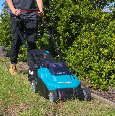 Газонокосилка аккумуляторная Makita DLM382Z