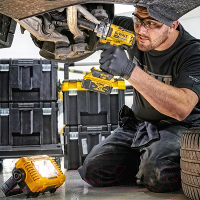 Прожектор DeWalt DCL077-XJ