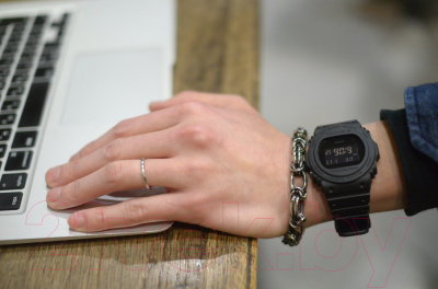 Часы наручные мужские Casio DW-5750E-1BER