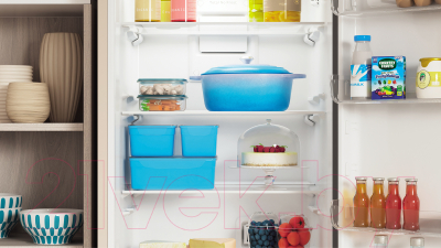 Холодильник с морозильником Indesit ITR 4180 E