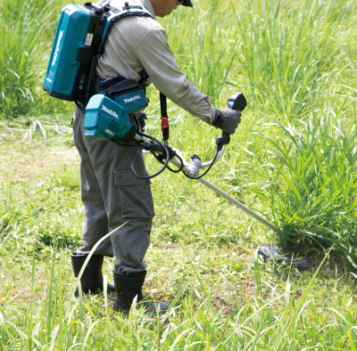 Триммер аккумуляторный Makita UR101CZ