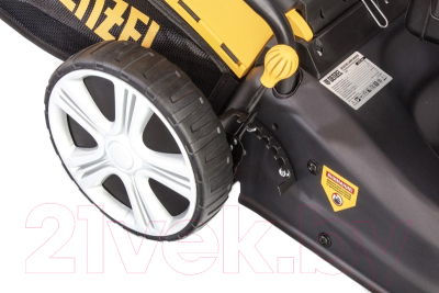 Газонокосилка бензиновая Denzel GLD-460SP (58803)