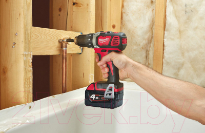 Аккумуляторная дрель-шуруповерт Milwaukee M18 BDD-402C / 4933443565