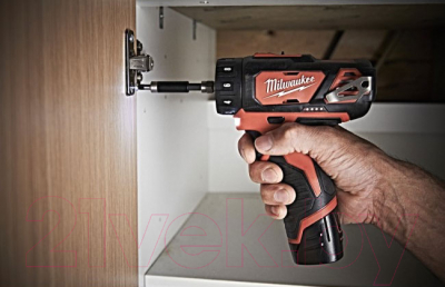 Аккумуляторная дрель-шуруповерт Milwaukee M12 BDDXKIT-202C / 4933447836