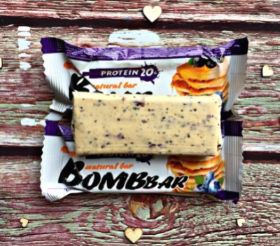 Набор протеиновых батончиков Bombbar Смородиново-черничный панкейк