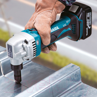 Профессиональные высечные ножницы Makita DJN161Z