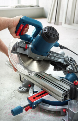 Профессиональная торцовочная пила Bosch GCM 216