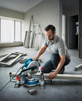 Профессиональная торцовочная пила Bosch GCM 216