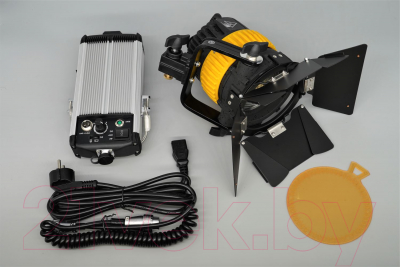 Осветитель студийный FST SPL-800 / ут-00000508