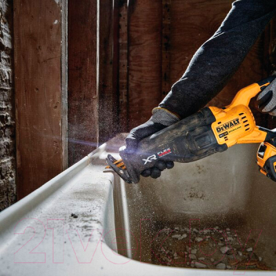 Профессиональная сабельная пила DeWalt DCS386NT-XJ