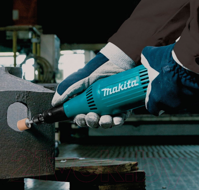 Профессиональная прямая шлифмашина Makita GD0603