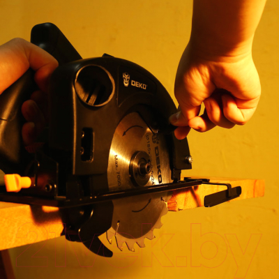 Дисковая пила Deko DKCS1800 / 063-4191