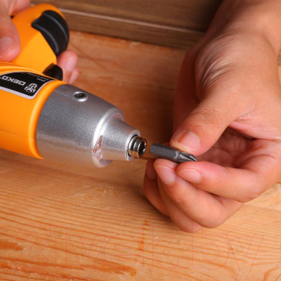 Электроотвертка Deko ZKS4 SET 10 / 063-4113