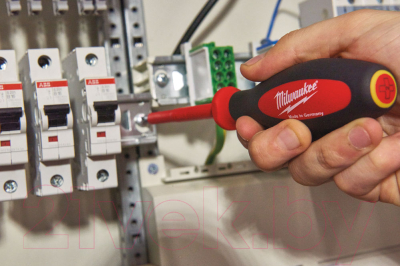 Отвертка Milwaukee 4932464039