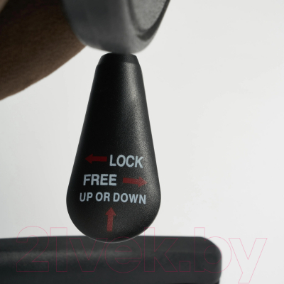 Кресло офисное Tetchair СН-747 флок (коричневый)