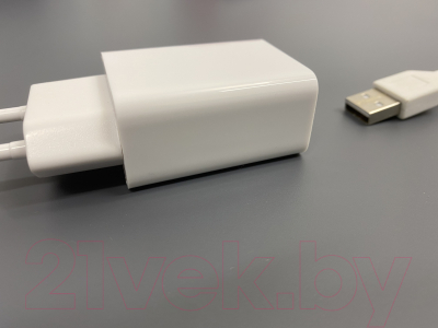 Настольная лампа Uniel TLD-572 / UL-00008663 (белый)