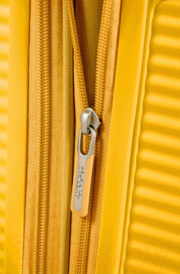 Чемодан на колесах American Tourister Soundbox 32G*06 002