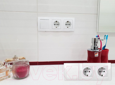 Рамка для выключателей и розеток Simon 1500650-030