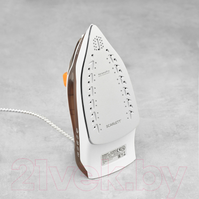 Утюг Scarlett SC-SI30K47 (коричневый)