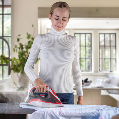 Утюг Endever Delta-223 (красный/белый)