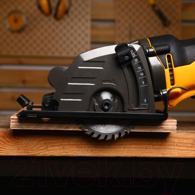 Дисковая пила Deko DKCS1000 / 063-4201