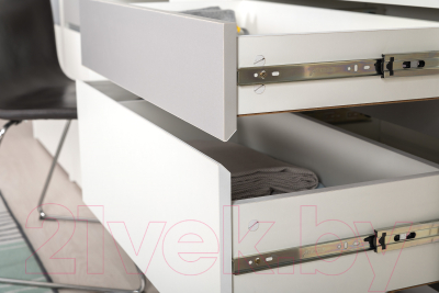 Комод Mobi Торонто 13.321 (белый PE шагрень/стальной серый 1700 PE)