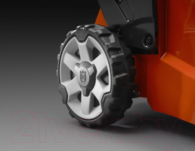 Газонокосилка бензиновая Husqvarna LC 247