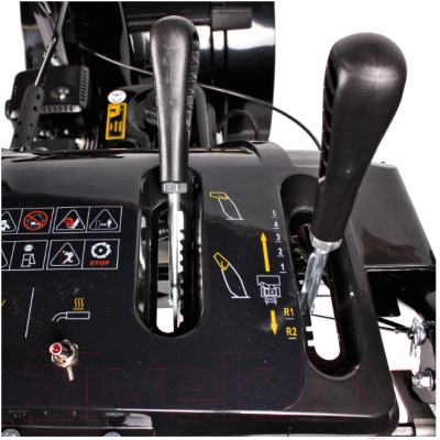 Снегоуборщик бензиновый Champion ST662E