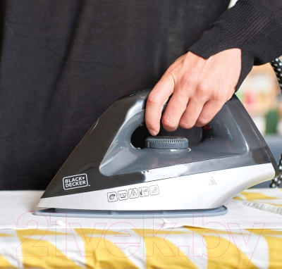Утюг с парогенератором Black & Decker BXSS2200E