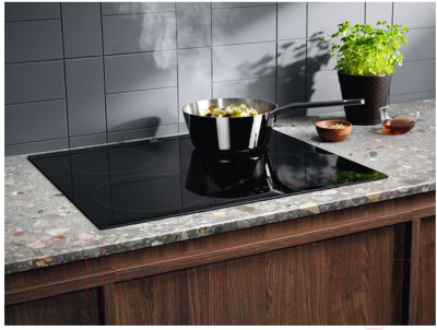 Индукционная варочная панель Electrolux LIR60433